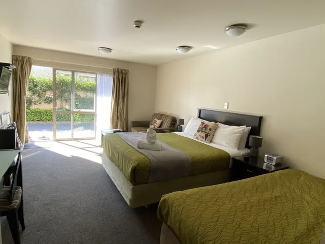 استوديو كومفورت بسرير كوين وسرير فردي في الطابق الأرضي لذوي الإعاقة، Delago Motel 1/9