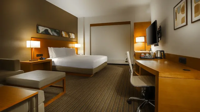 غرفة بسريرين منفصلين مع أريكة، Hyatt Place Gurgaon/Udyog Vihar 2/4