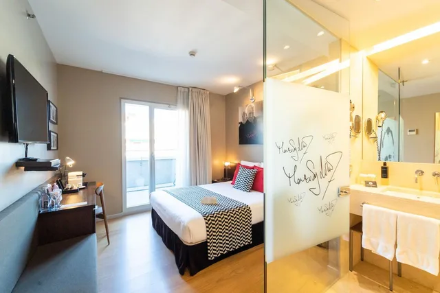 Petite, Terrace، Zinema 7 5/9