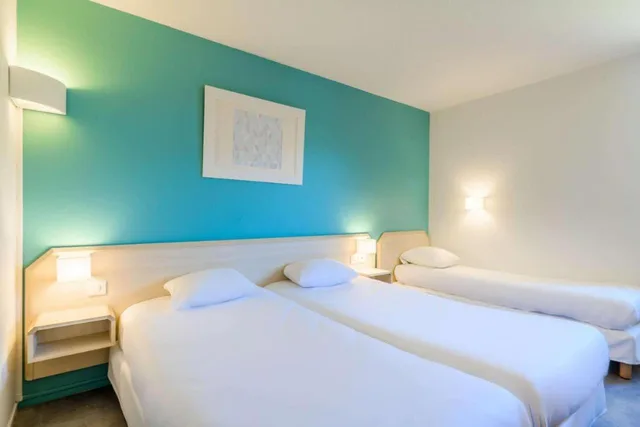 غرفة ثلاثية بثلاثة أسرّة، Comfort Hotel Orleans Saran 2/9