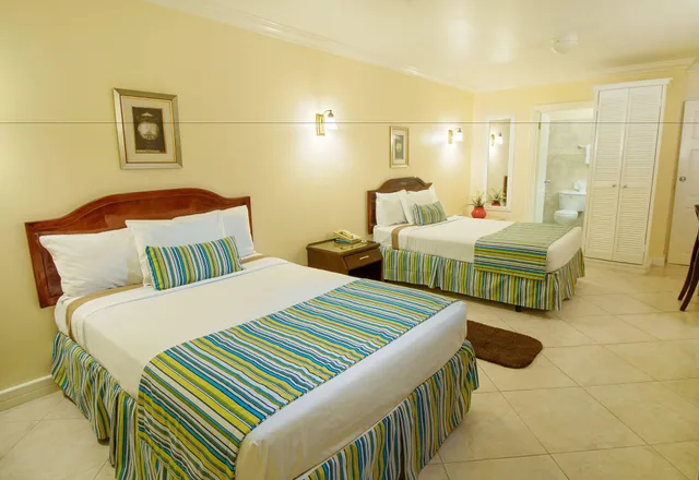 غرفة بسريرين مزدوجين، Bay Gardens Hotel 3/4