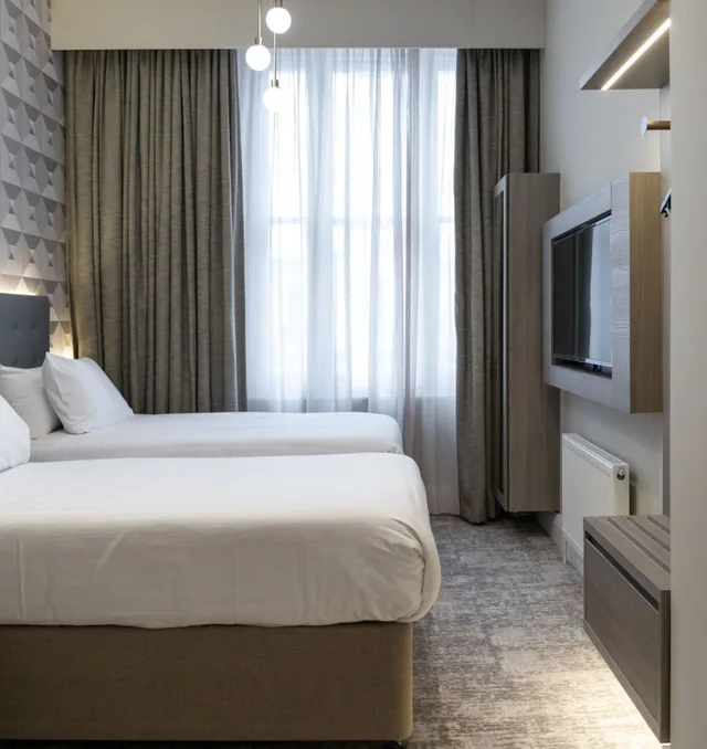 غرفة قياسية بسريرين منفصلين، Victor Hotel London Victoria 1/4