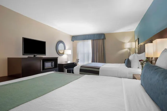 غرفة بسريرين كوين مع أريكة، Best Western Plus Tallahassee North Hotel 5/8