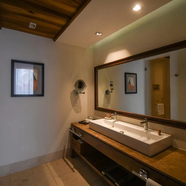 Superior, Suite, Square Small Luxury 5/8