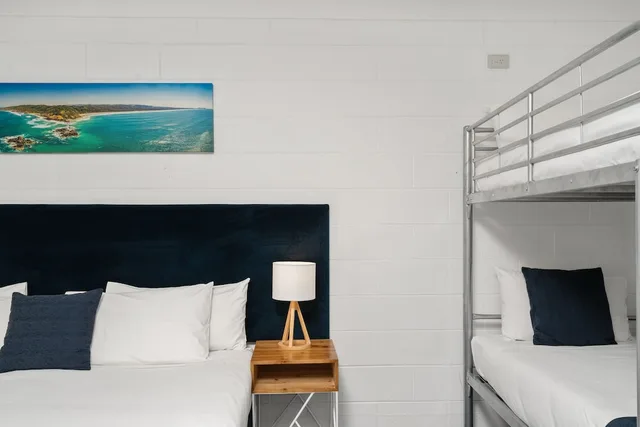 غرفة عائلية بسرير كينج وسرير بطابقين، WOLLONGBAR MOTEL 4/6