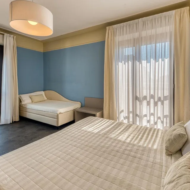 Deluxe, Hotel Augustus 6/10