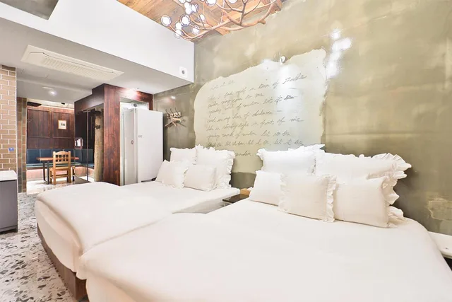 جناح بريميوم بسريرين منفصلين، February Hotel Hwanggeum 1/8