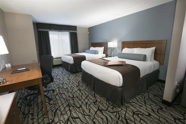 Suite, 2 Queen Beds, Sofa, Best Western Plus Blaine At The National Sports Center 4/8