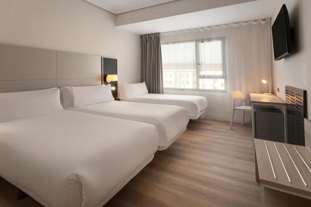 غرفة بسرير مزدوج مع سرير إضافي، B&B HOTEL Vitoria General Alava 4/8