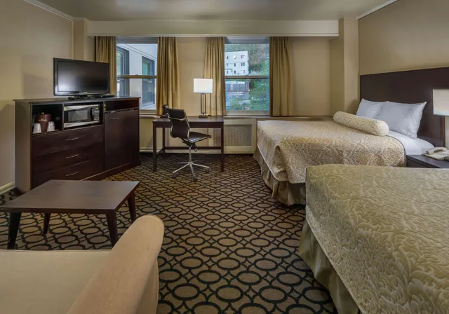 Flat, Queen Bed, Kitchen، Baranof Downtown, BW Signature Collection 2/2