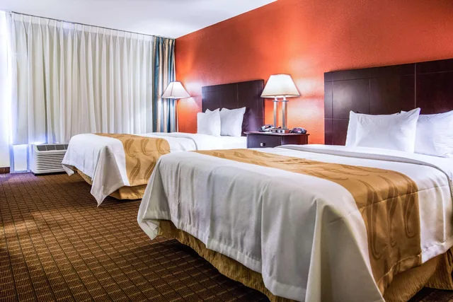 غرفة بسريرين مزدوجين، Quality Inn Fort Dodge 3/5