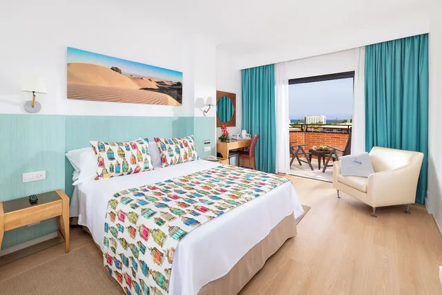 غرفة قياسية بسرير مزدوج بإطلالة على المسبح بشرفة، MUR Hotel Neptuno 1/2