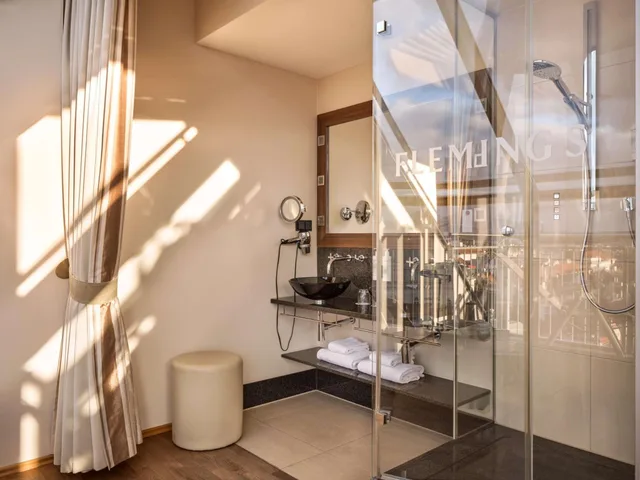 غرفة سيغنتشر بسرير كينج بإطلالة على المدينة، Flemings Selection Hotel Wien-City 5/6