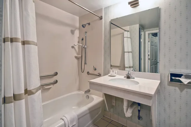 جناح بسرير كينج مع أريكة، Springhill Suites Atlanta Buford Mall of Georgia 9/10