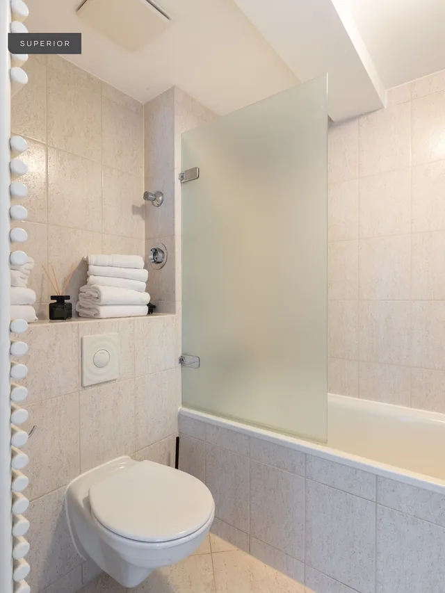 1 Bedroom, Suite, Queen Bed, Sofa, Xl، Flower's Boardinghouse Mitte 2/3