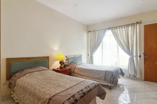 غرفة قياسية بسريرين منفصلين، Puri Sawo Manila by ZUZU 2/8