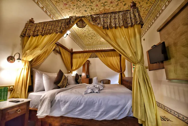 Superior, Double Bed, Neemrana S Hill Fort Kesroli 2/5