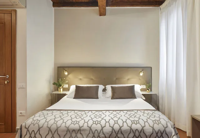 Deluxe, Queen Bed, SETTE ANGELI ROOMS 3/10