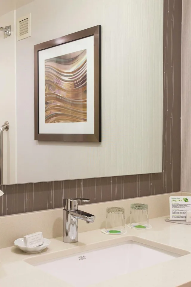 جناح بسرير كينج بغرفة نوم واحدة، Courtyard Marriott Binghamton 7/7