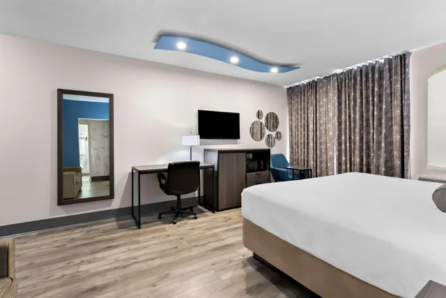جناح بسرير كينج وسريرين كينج، SureStay Plus by Best Western Windsor 1/6