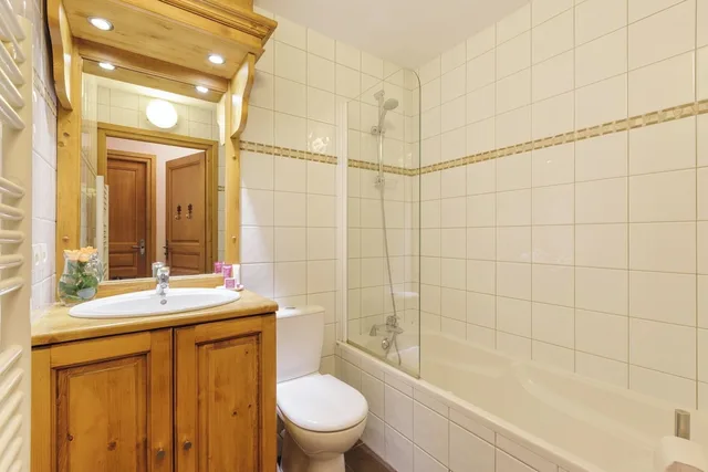 شقة عائلية بسرير مزدوج بشرفة بغرفة نوم واحدة مع أريكة، Residence & Spa Vallorcine Mont-Blanc 8/9