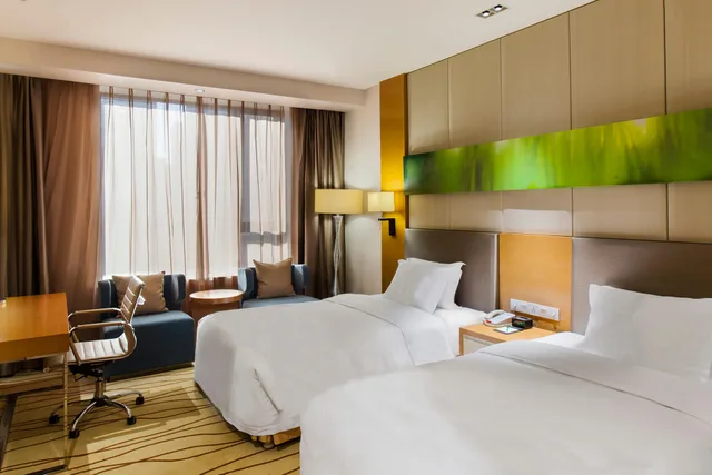غرفة قياسية بسريرين منفصلين، HOLIDAY INN PANJIN AQUA CITY 2/2