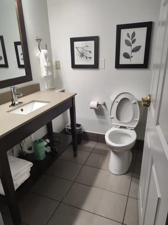 غرفة تنفيذية بسرير كوين، Country Inn and Suites By Radisson Hinesville GA 4/4