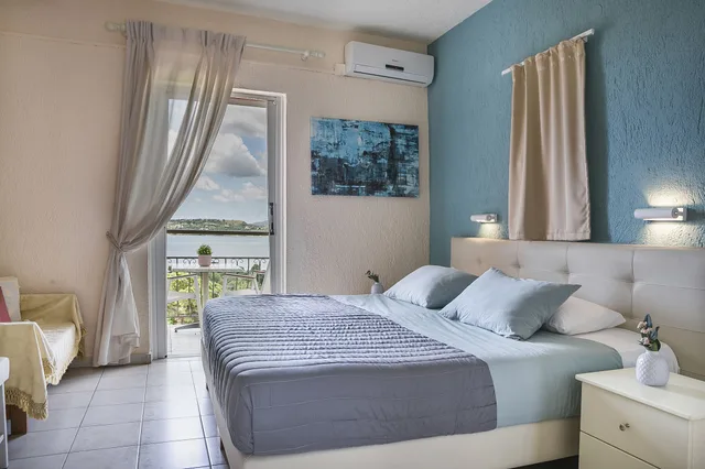غرفة سوبيريور بسرير كينج بإطلالة على البحر بغرفة نوم واحدة، Panorama Fanari Studios Apartments 3/10