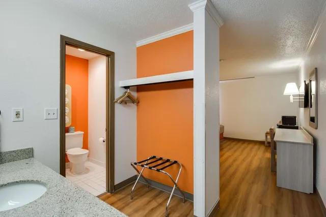 Standard, 2 Queen Beds, Motel6 Waukegan, IL 10/10