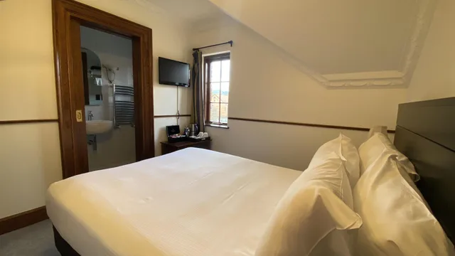 غرفة بسرير كينج، Grand Arden Monaco Nelson 2/3