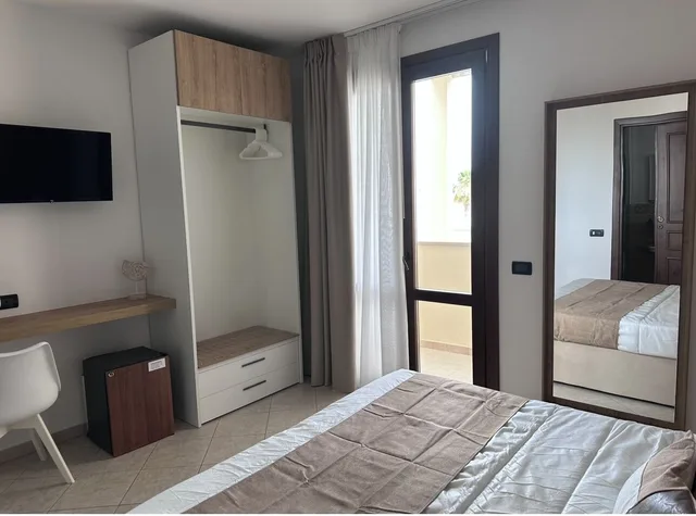 غرفة بسرير كوين بشرفة، Hotel Baia Di Venere 1/3