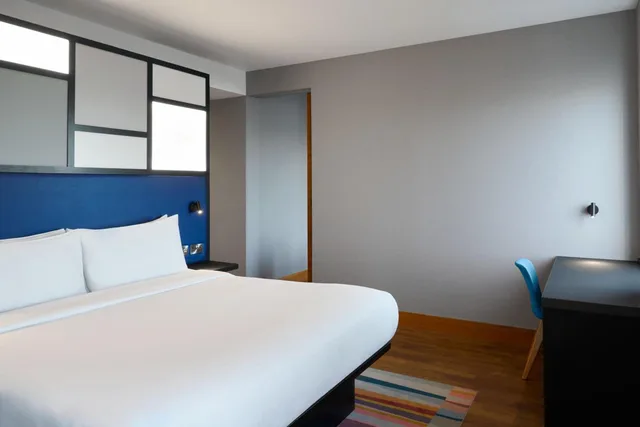 Urban, Guest Room, King Bed, High Floor، Aloft London Excel 2/9