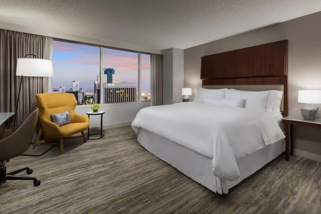 غرفة بسرير كينج، Westin Long Beach 10/20