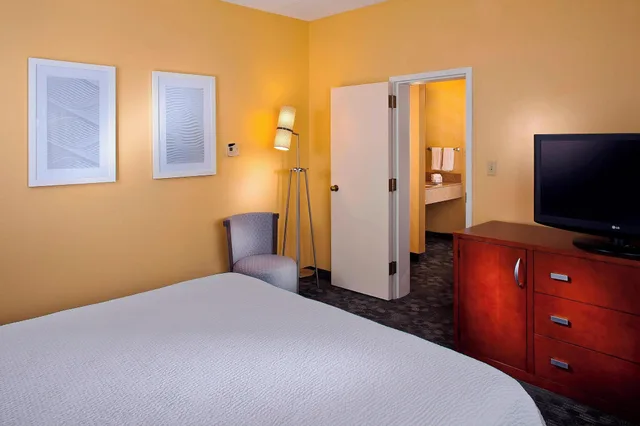 Room, Double Bed, with View, Courtyard Huntsville University Drive 2/3
