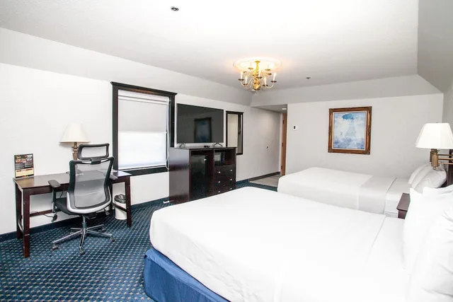 غرفة ديلوكس بسريرين كوين، The Chateau Hotel And Conference Center 1/6