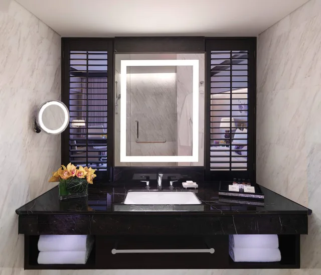 Signature, Suite, King Bed, Pool or City View, 2 Balconies, Corner، Fairmont Singapore 6/6