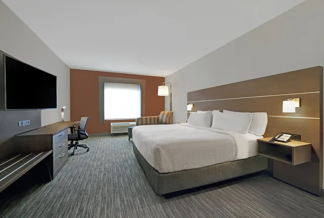 غرفة قياسية بسرير كينج، Holiday Inn Express Hotel And Suites Newport 1/3