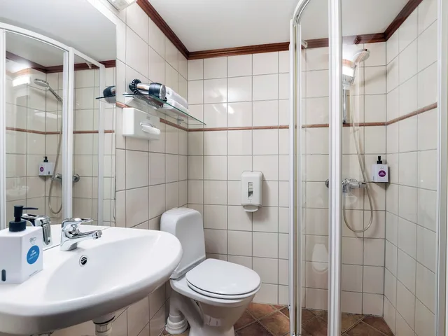 Renovated, Compact, Single, Single Bed, Old Building، Quality Hotel Grand Royal 4/6