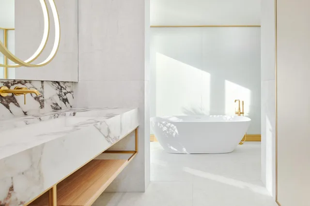 جناح رئاسي بإطلالة على البحر بشرفة بغرفتي نوم، Le Meridien Lav 2/2