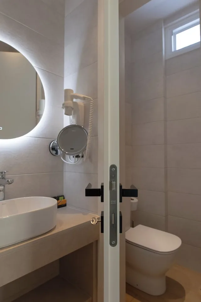 Junior Suite, Double Bed, Beach Front, Sea View, Sofa، Almiriki Chios Rooms & Apartments 4/5