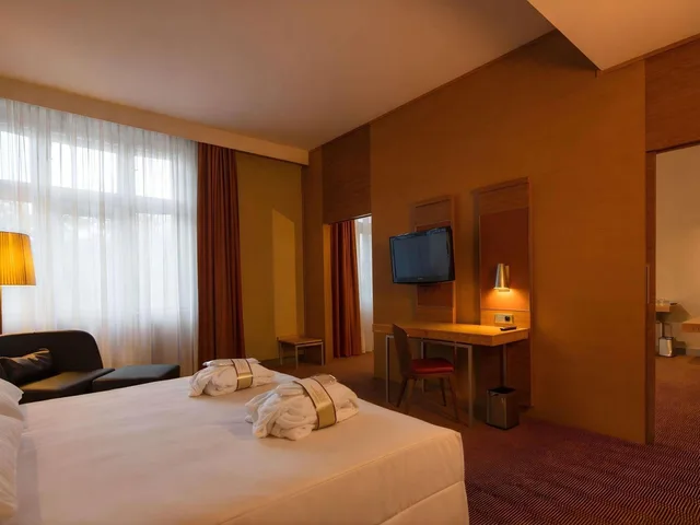 جناح بريفيليج بسرير كوين مع أريكة، Mercure Ostrava Center Hotel 3/10