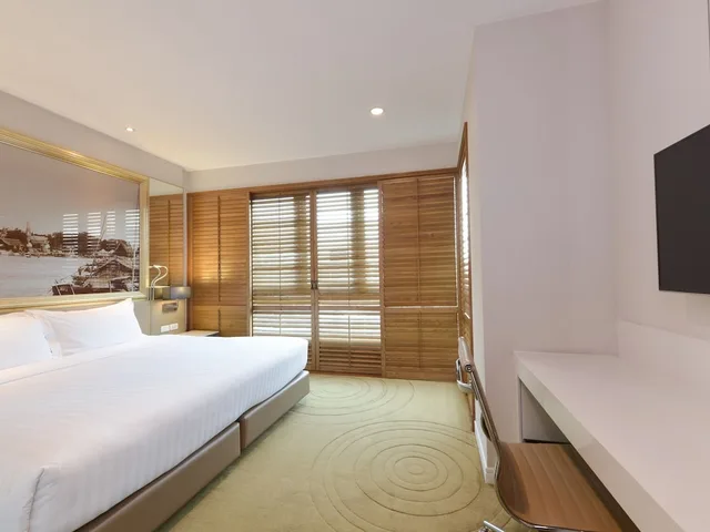 3 Bedrooms, Suite, 2 Double and Twin Beds, Balcony، Grande Centre Point Ploenchit Bangkok 2/10