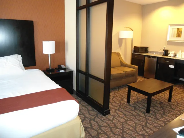 غرفة بسرير كينج، Holiday Inn Express Hotel And Suites Alpine Southeast 2/2