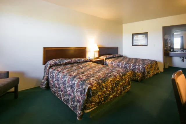 غرفة بسريرين كوين، Budget Motel 2/4