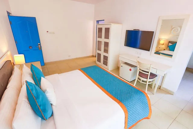 Connecting, Double Bed, No Balcony، Zone Connect Calangute 4/9