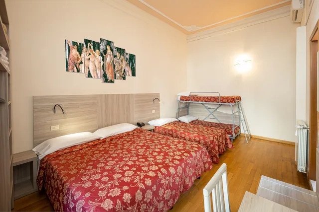 غرفة عائلية بسرير بطابقين وثلاثة أسرّة، LILIUM HOTEL 1/10