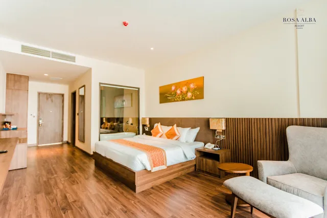 استوديو بسرير كينج بإطلالة على البحر، Rosa Alba Resort and Villas Tuy Hoa 1/7