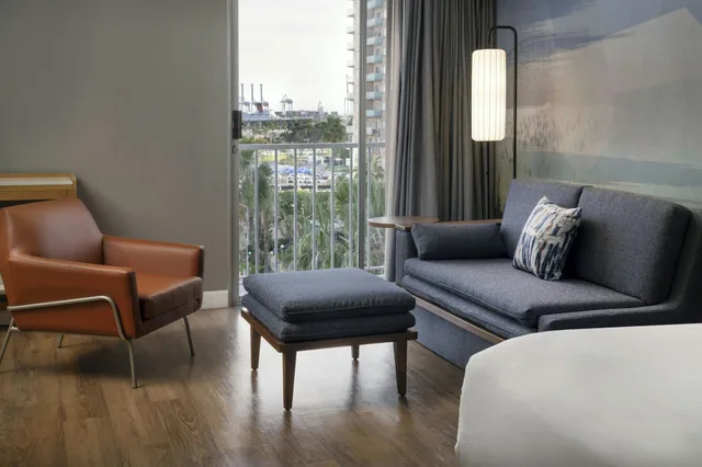 Room, 1 King Bed with Sofa bed, Harbor View, Courtyard Long Beach Downtown 8/10