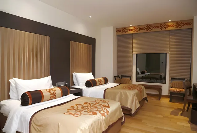 جناح، The Lalit Great Eastern Kolkata 1/2