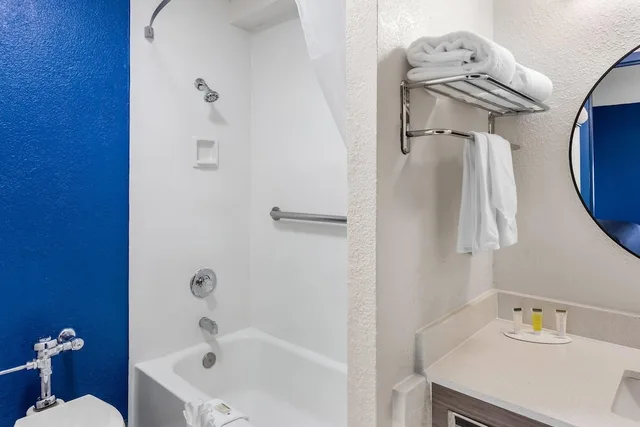 غرفة بسرير كينج، Super 8 By Wyndham Chicago IL 6/7